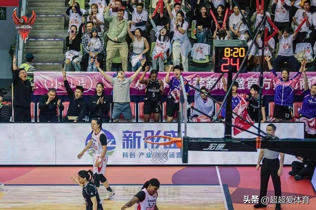 女篮赛事打破僵局，选手斗志昂扬
