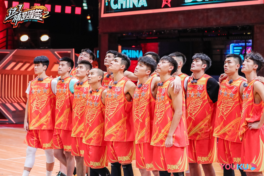 超级球星合体组队，勇夺职业赛点亮全场的简单介绍